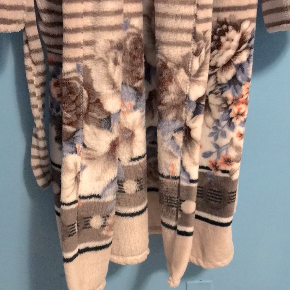 Plush bathrobe (extra soft!) - Picture 3 of 5